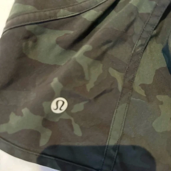 Lululemon- women’s size 10 - camo track that 3.5 inch short - Picture 5 of 8